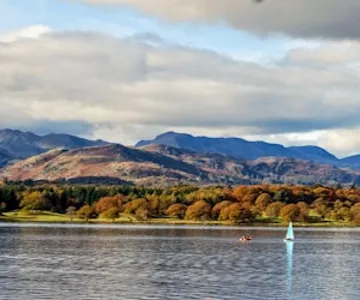 Windermere & The Lake District: Guided Day Tour from Manchester